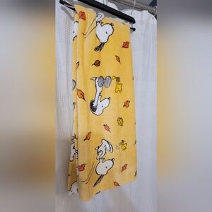 Peanuts Snoopy Soft Plush Fall Throw Yellow Blanket 50" x 70" Autumn Leaves